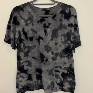 Monrow Black and Gray Tie Dye Tee Shirt size small (sample)